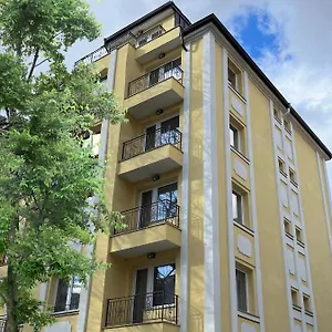 Coop Apartments, - Free Parking Apartamento