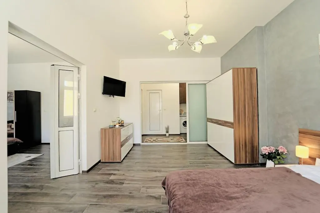Cozy 2-Bedroom Flat In The Very Center Of סופיה בולגריה
