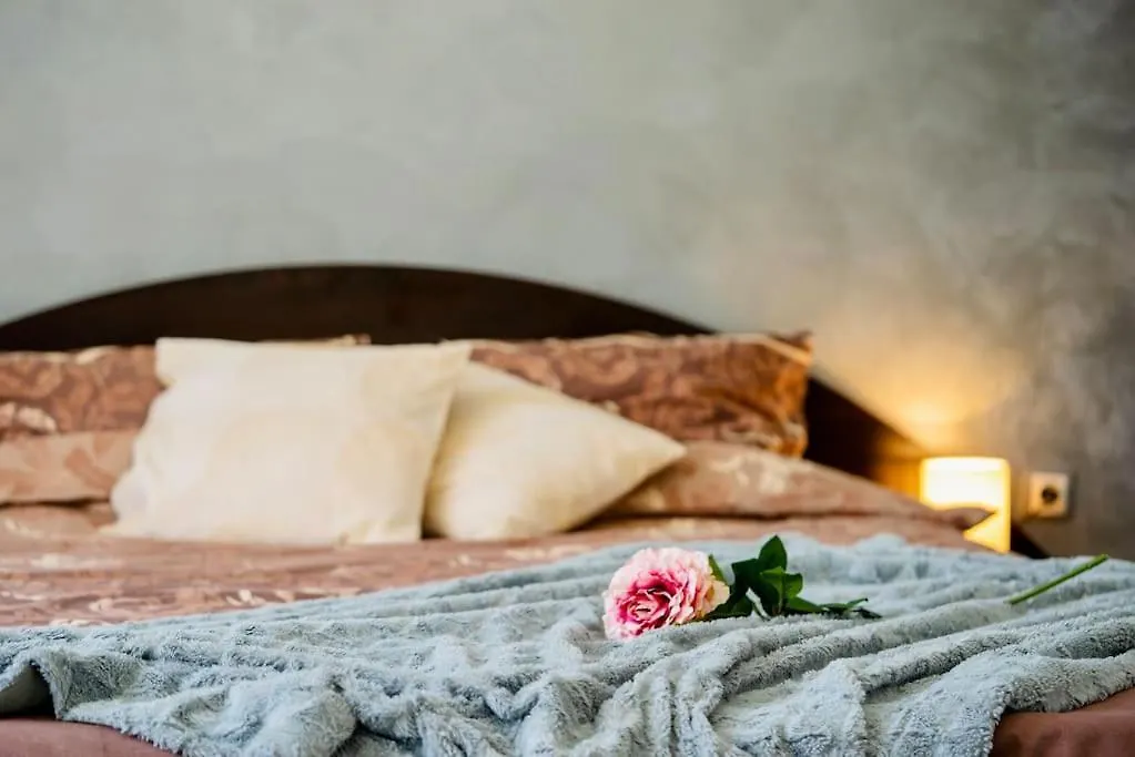 Cozy 2-Bedroom Flat In The Very Center Of Sofía Bulgaria