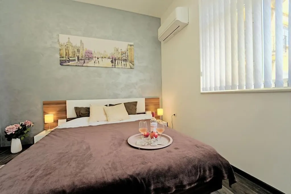 Cozy 2-Bedroom Flat In The Very Center Of Sofia 0*,