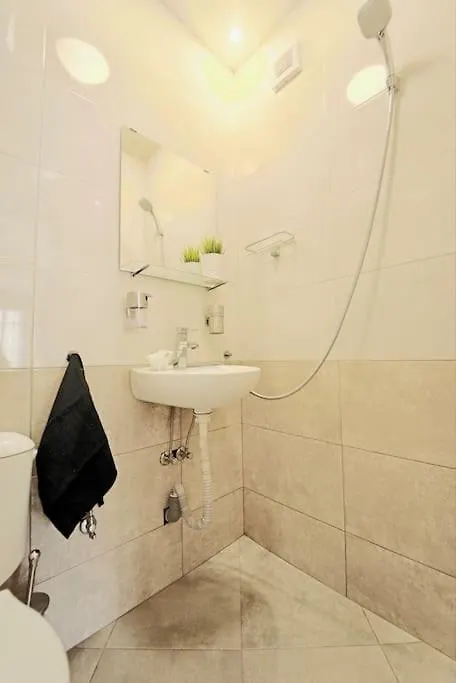 Cozy 2-Bedroom Flat In The Very Center Of Sofia 0*,